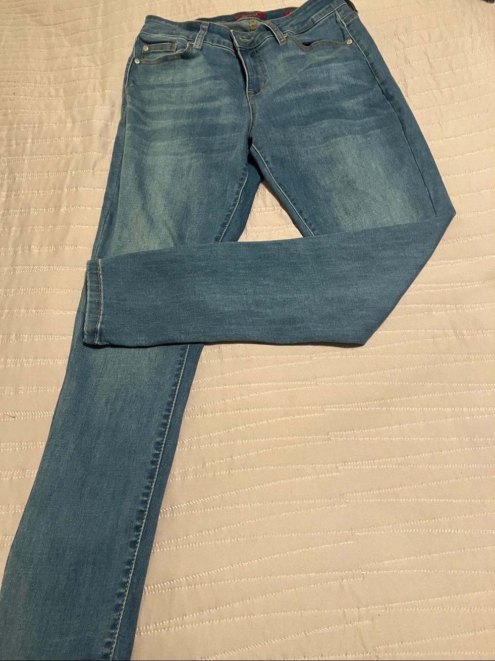 Classic Guess Women's Medium Blue Skinny Jeans